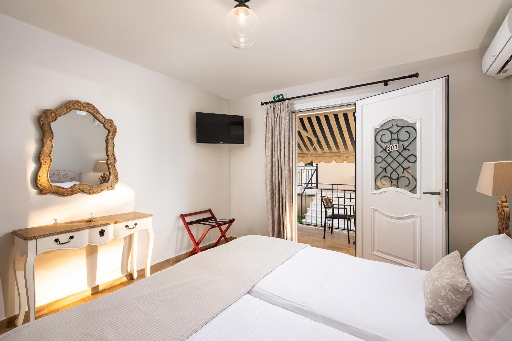 Ferienwohnung Barefoot Contessa Lourdata  Exterior foto